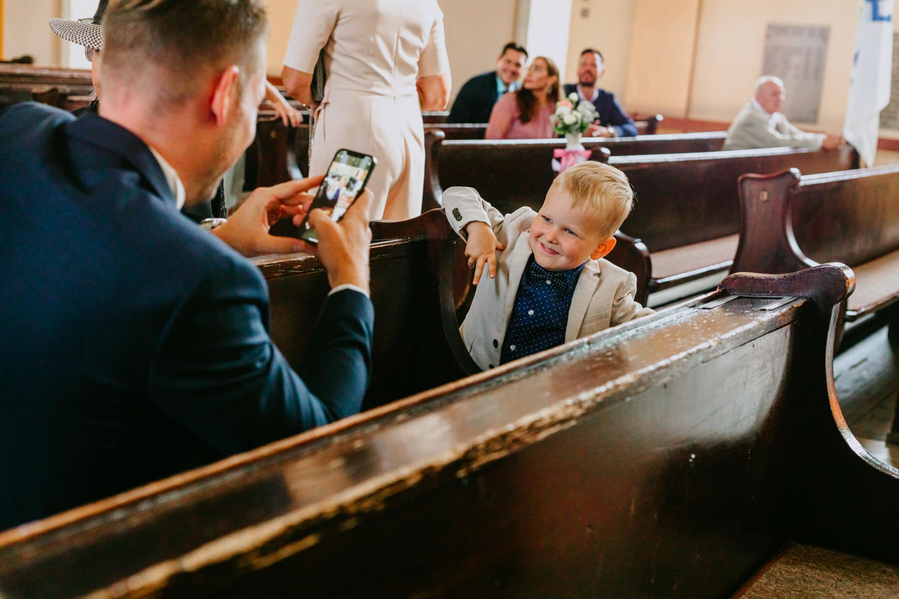 ślub kościelny fotograf ślubny opole dzieci w kościele